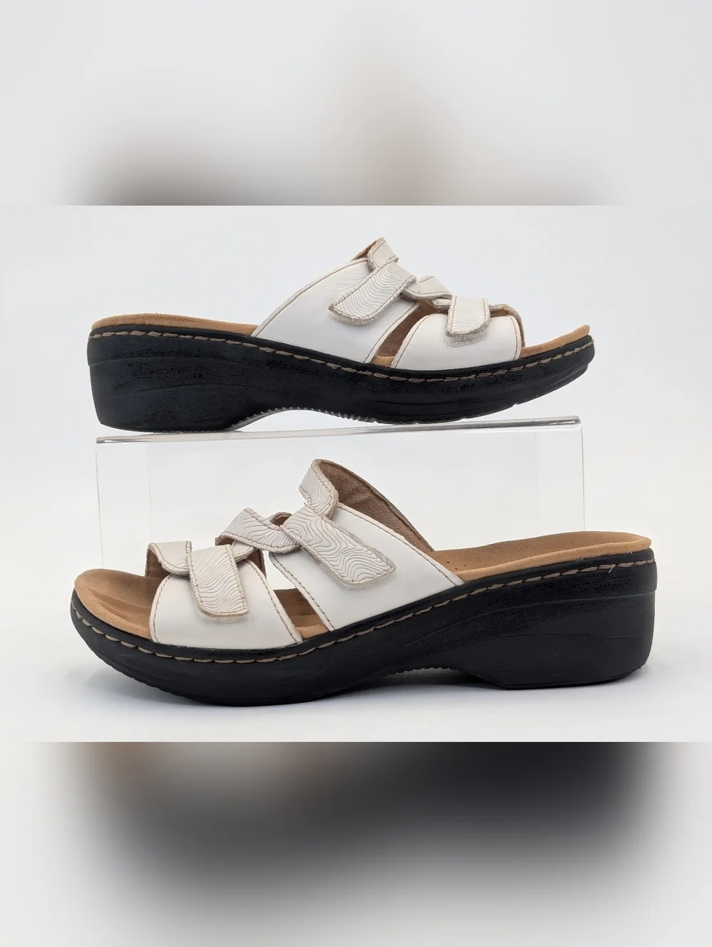 Clarks Merliah Karli Sz 7.5 White Ripple Cushioned Textured Leather Wedge Sandal